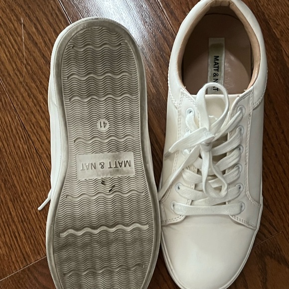 Matt and Nat sneakers - Picture 2 of 3